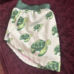 ChicknLegs Turtle Running Shorts – Women’s Size [Medium]